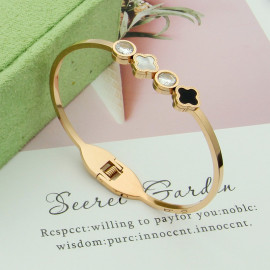 Arihant Stainless Steel Gold Plated Mother Of Pearls Leaf Clover Bracelet