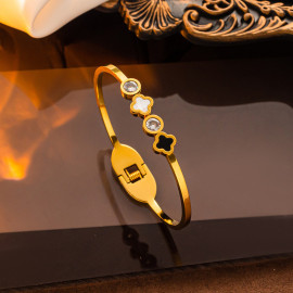 Arihant Stainless Steel Gold Plated Mother Of Pearls Leaf Clover Bracelet